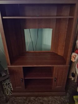 Corner cabinet