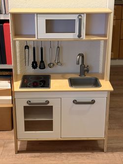 IKEA DUKTIG Kids Play Kitchen – Great Condition
