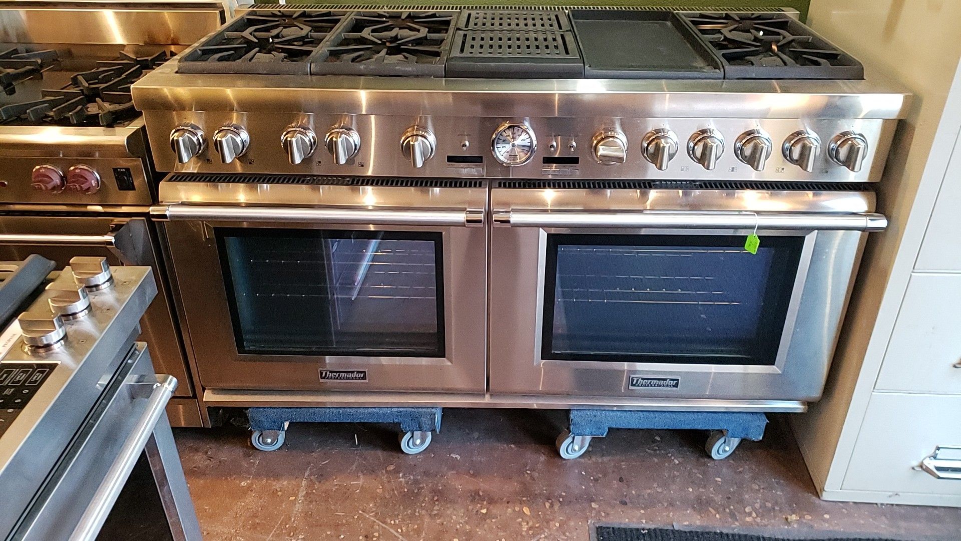 Thermador 60" gas freestanding range double oven 6 burner griddle and grill Self clean both