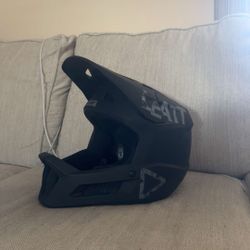 LEATT Full face helmet