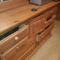 Dresser With Mirror