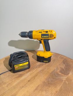 DeWalt 14.4V XRP Cordless Drill DW990 w/ Charger & Battery