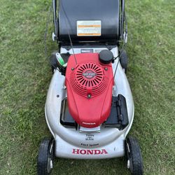 Lawnmower Honda HRR216 Gas Lawn Mower Semi Commercial