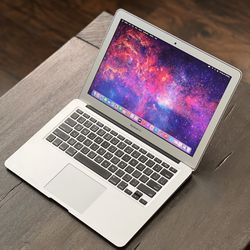 MacBook Air 2.2GHz i7 — 512gb SSD 