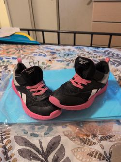 Girls Reebok tennis shoes, Black and pink, Size 2