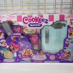 Brand New Cookeez Makery Kitchen Collection Pack 18 pieces 