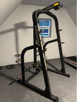 Nautilus weight bench