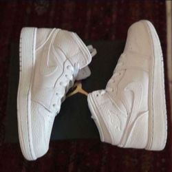 NEW Jordan 1 Men’s 6.5=womens 8