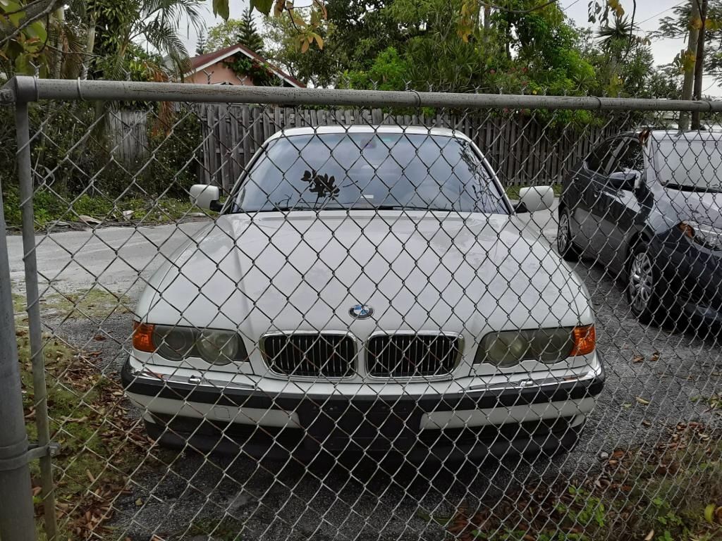 2000 BMW 740il , 137,000 miles, runs, perfect paint job, great looking car, clean title