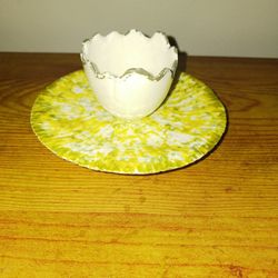 Beautiful Collectible Vintage Egg Cup 
