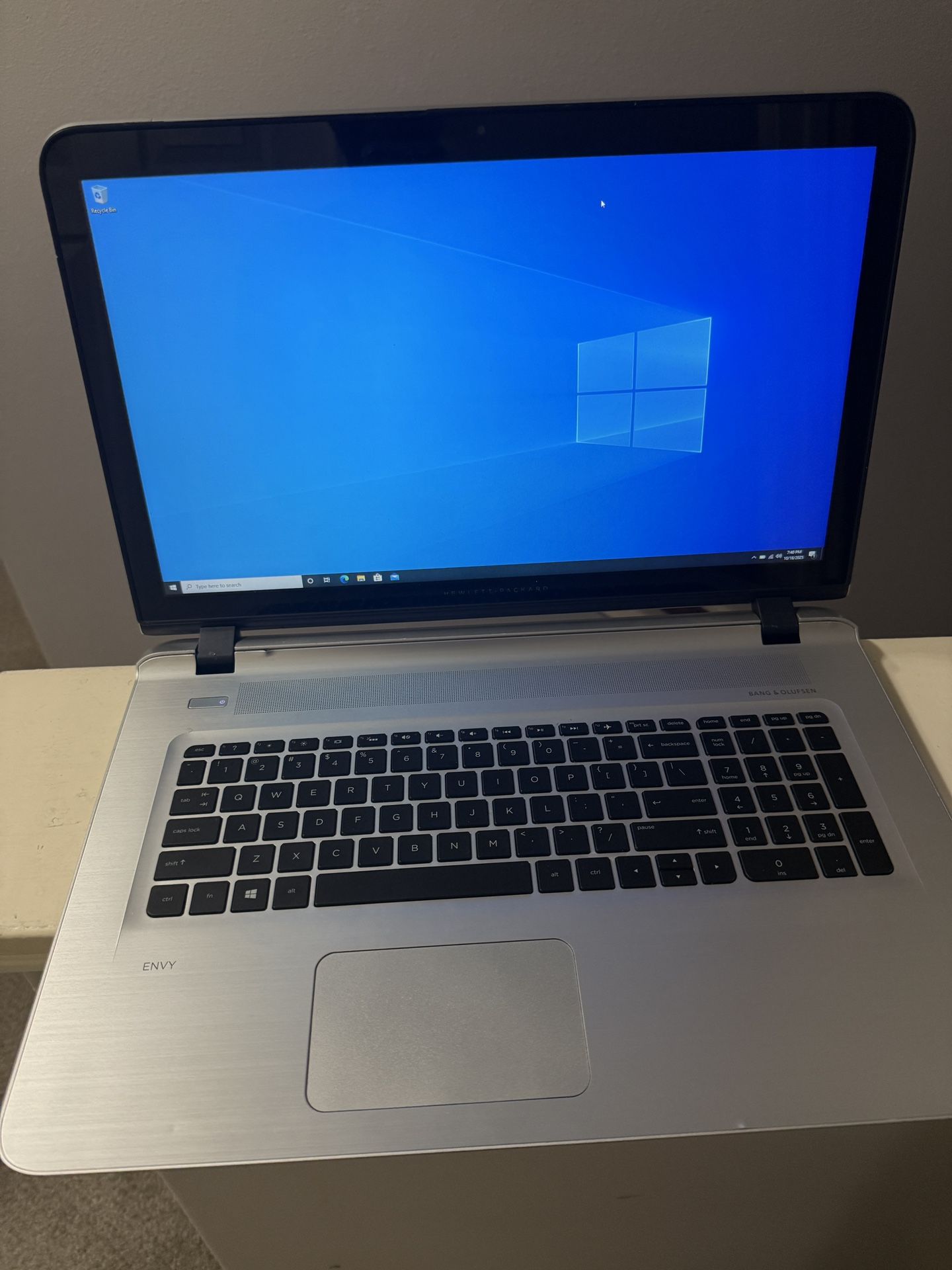 HP Envy 17T-S100 17" Intel i7-7500U 2.7GHz 16GB Mem 480GB SSD FHD NVIDIA-GEFORCE940MX Non Touch