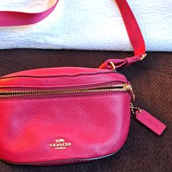 LIKE NEW " COACH RED LEATHER FANNY/BELTBAG 60$