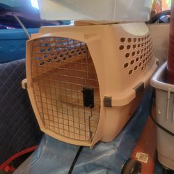 Plastic Pet Kennel Crate