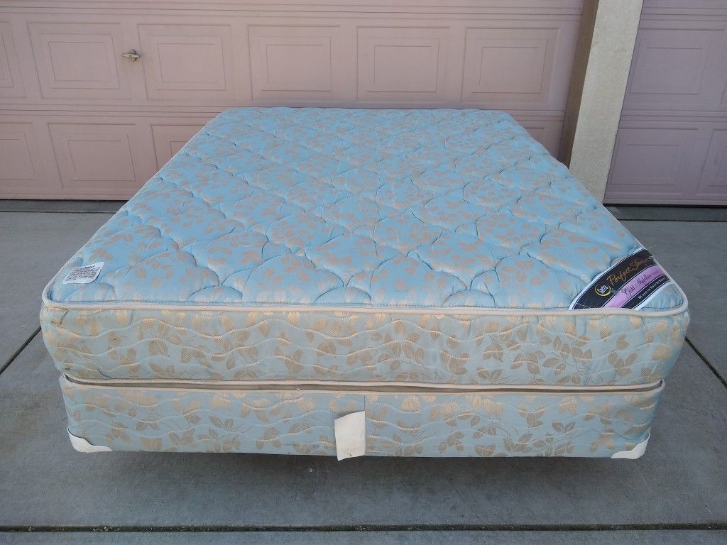 Queen Size Bed with Serta Mattress, Box Spring and Metal Frame Cama/Colchon
