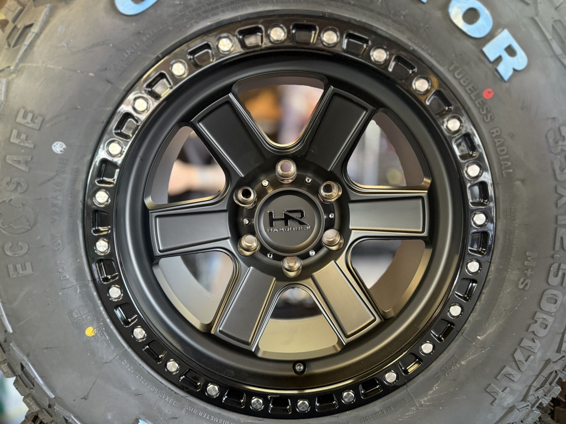 17x9 Hardrock Wheels With 33125017 Xcomp AT 