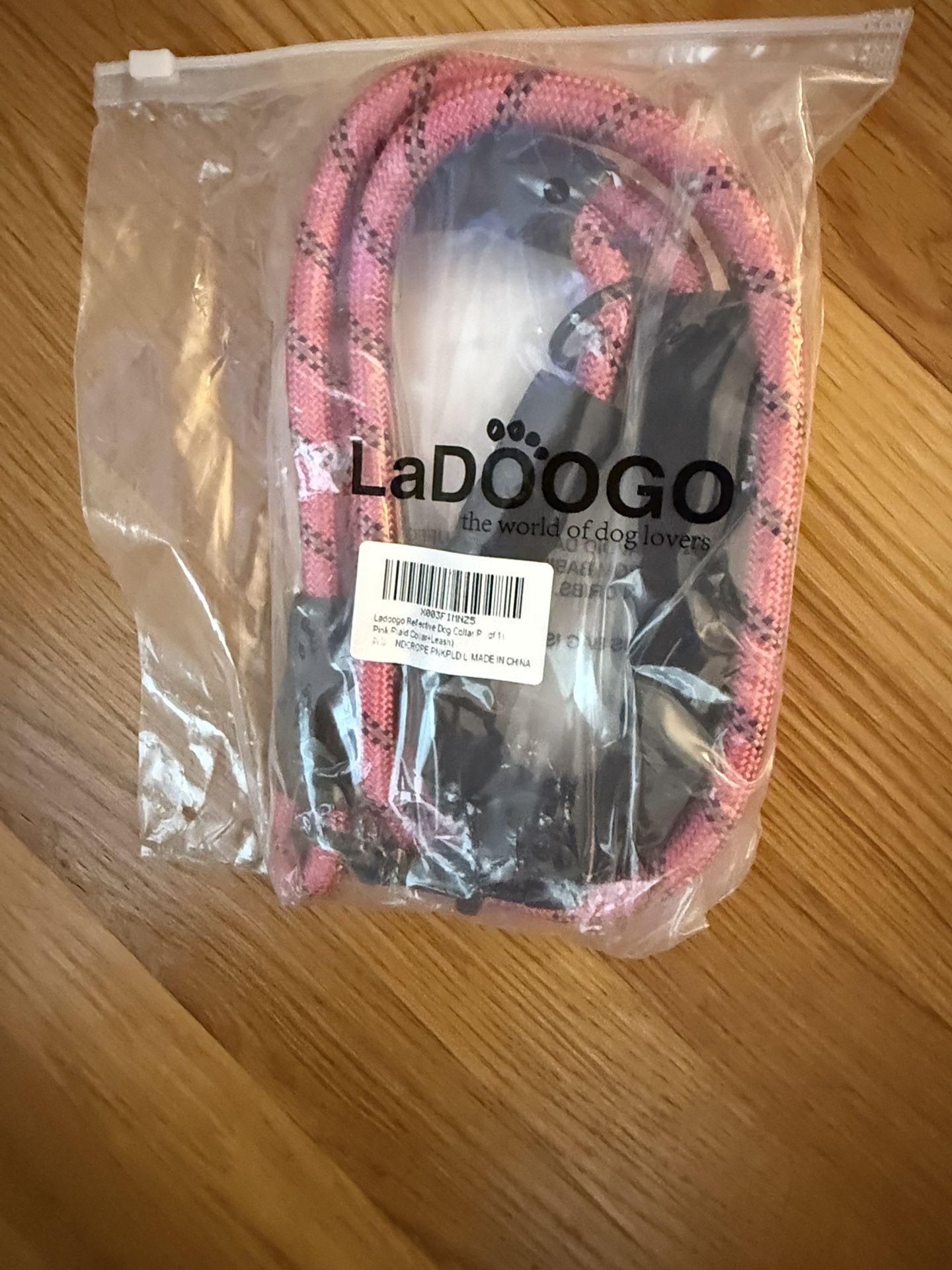 This is a LaDOOGO reflective dog leash-rope-style-for walking, running, and training 🐕
