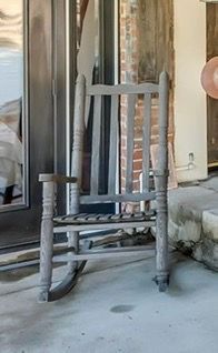Nice solid rocking chair I think it’s oak or some hardwood very comfortable