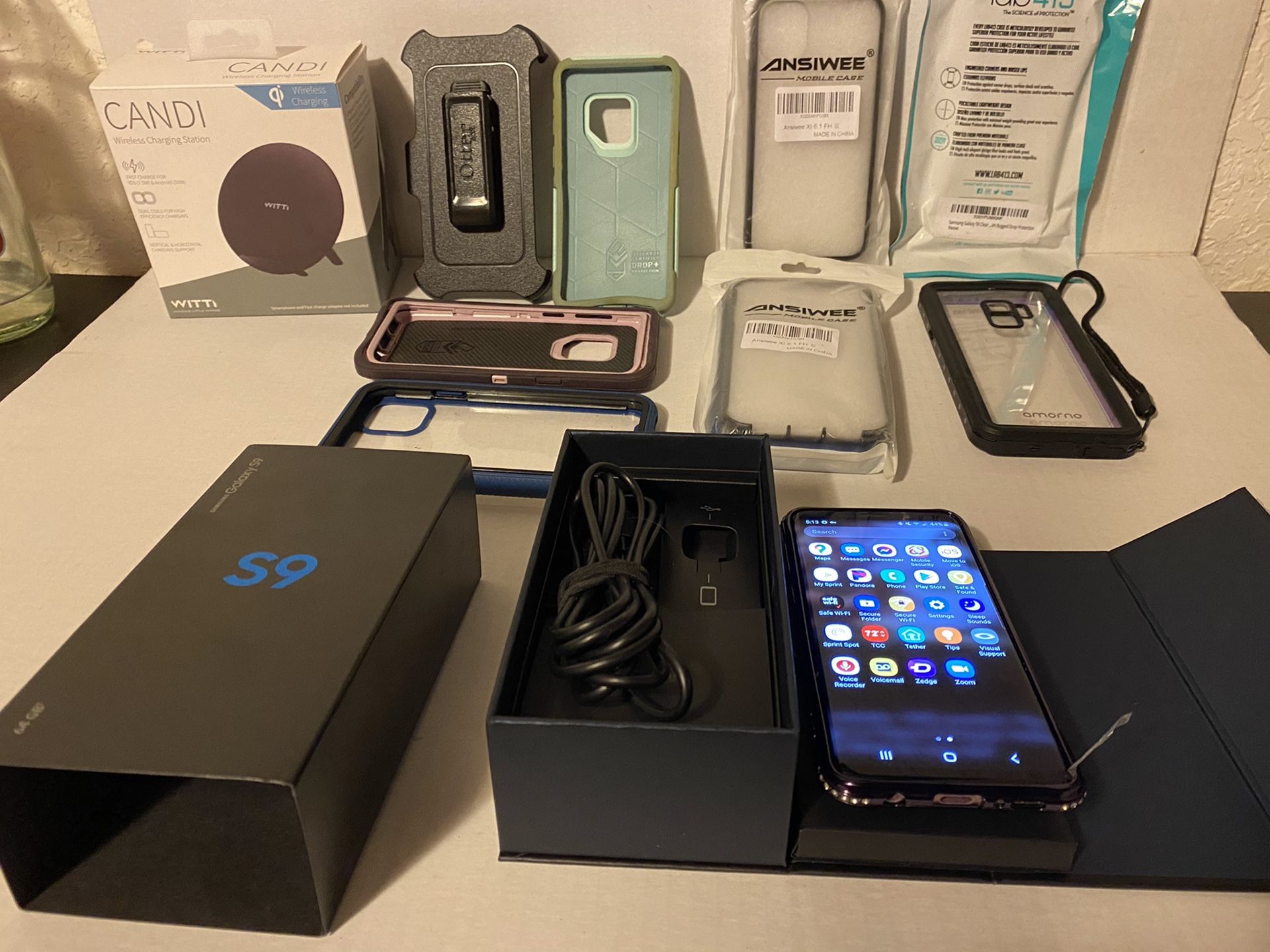 S9 Samsung Phone + Wireless Charger + CCord +Multiple New Phone & Waterproof Cases + kickstand