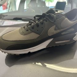 Nike Neutral Olive Size 15