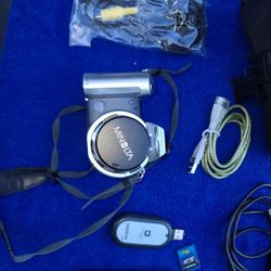 Minolta  Camara  With SD Card Charger  And Bag