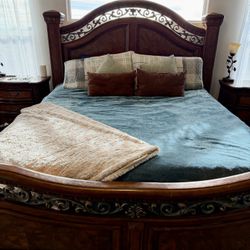 𝗞𝗶𝗻𝗴 𝗕𝗲𝗱𝗿𝗼𝗼𝗺 𝗦𝗲𝘁, 𝗗𝗿𝗲𝘀𝘀𝗲𝗿 𝗮𝗻𝗱 𝗠𝗶𝗿𝗿𝗼𝗿, 𝟮 𝗡𝗶𝗴𝗵𝘁𝘀𝘁𝗮𝗻𝗱𝘀, 𝗕𝗼𝗻𝘂𝘀 𝗦𝘁𝗼𝗿𝗮𝗴𝗲