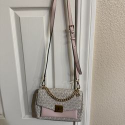 Micheal Kors Baby Pink Color 