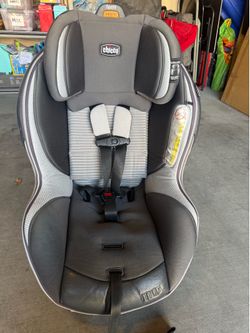 Chicco Nextfit zip convertible car seat