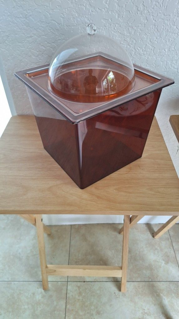 Rare Vintage Acrylic 3 piece Lucite Faux Tortoise MCM Vintage Dome Ice/champagne Bucket
Load with ice and put the insert in, add your bottle, more ice