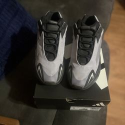 Yeezy 700 Size 8 Men