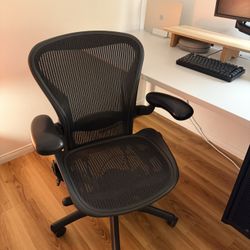 Herman Miller Aeron Size B Fully Loaded