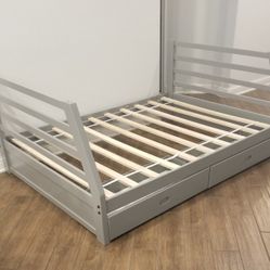 Full Size Bed with 2 Drawers in Excellent Condition 
