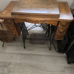 Antique Sewing Machine 