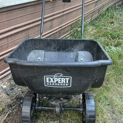 Expert Gardener Push Spreader 
