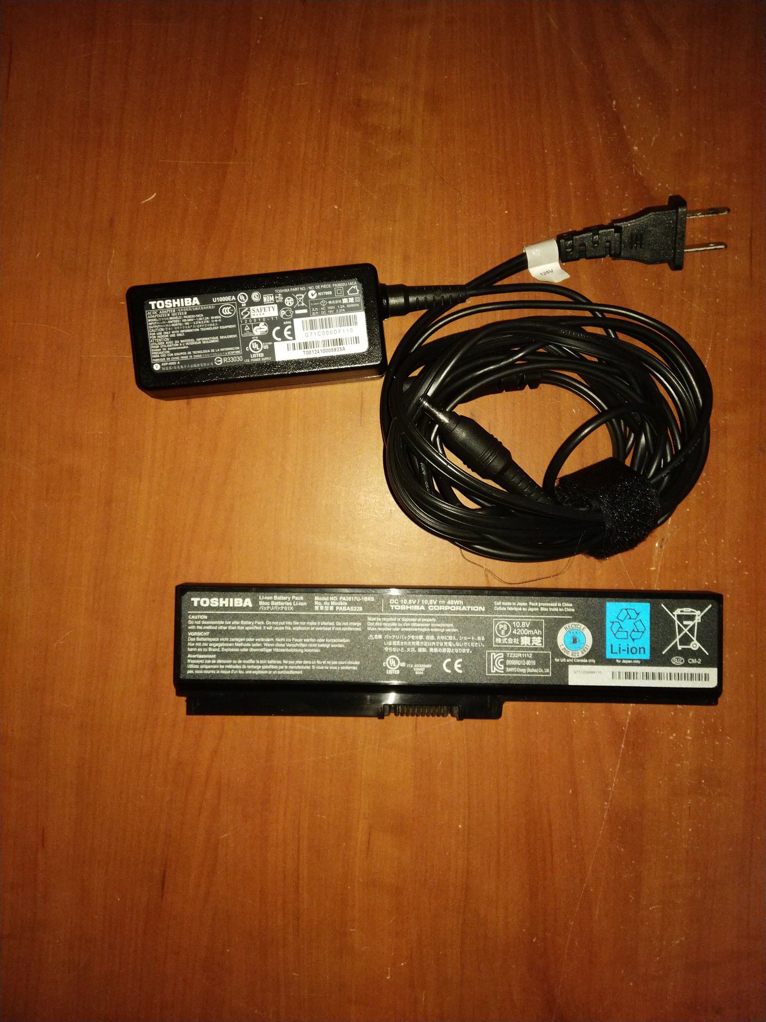 Toshiba Satellite Laptop Lithium - Ion Battery and Charger
