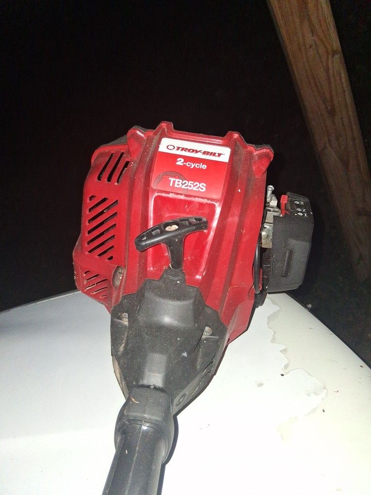 Troy-bilt String Trimmer 