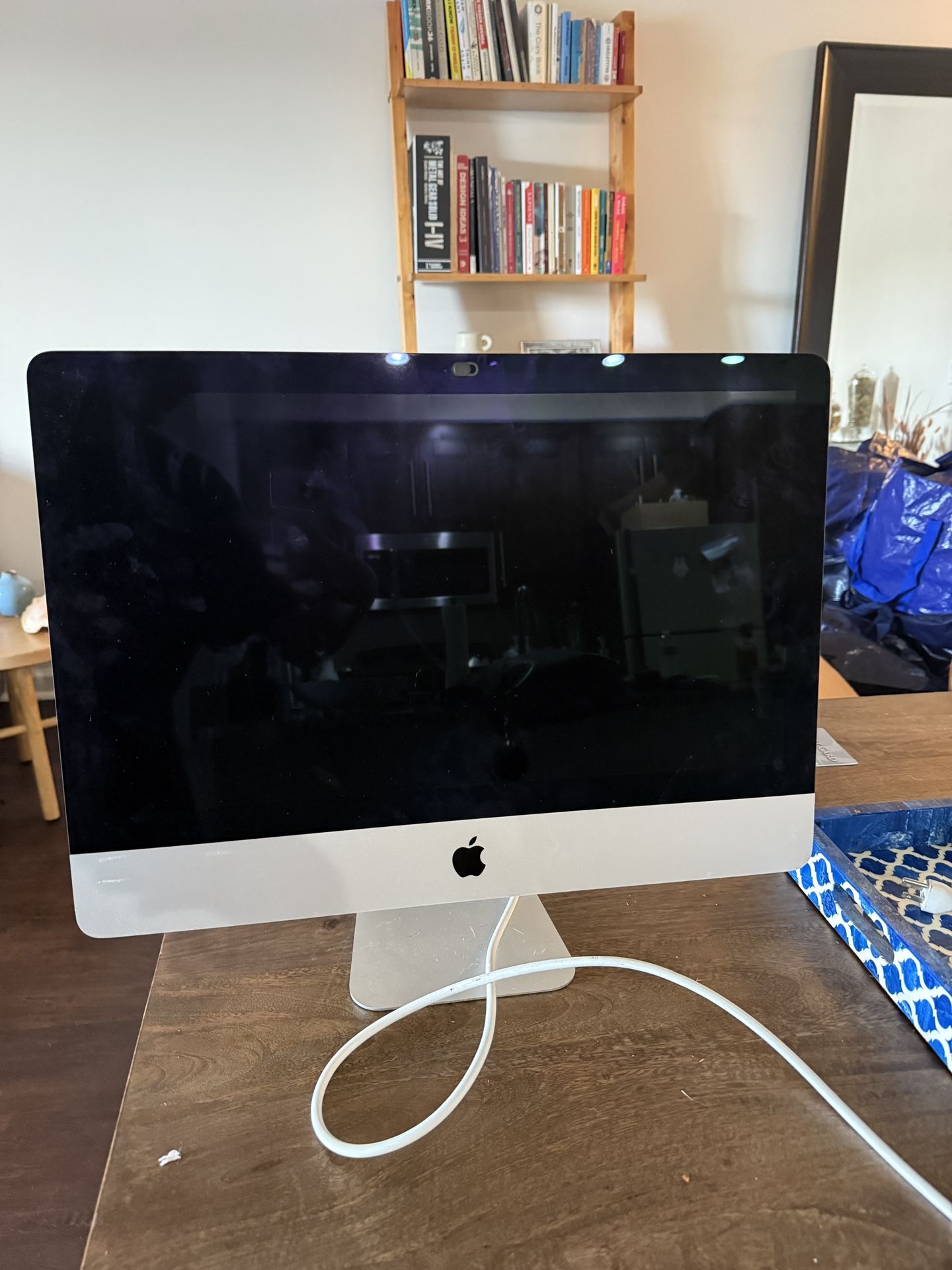 Apple iMac Core i5 3.0 21.5” (Mid 2017)