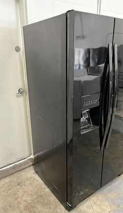 Whirlpool Side by Side Refrigerator Black IceMaker