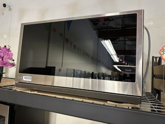 LG Over-the-Range Microwave Oven with ExtendaVent 2.0