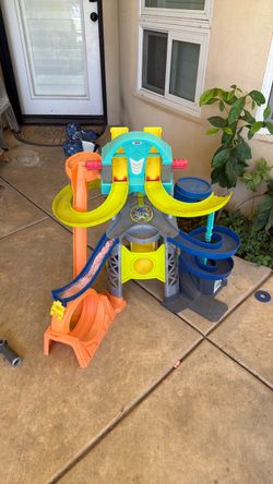 Fisher price raceway