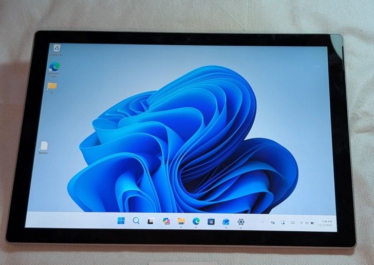 VERY NICE MICROSOFT SURFACE PRO 7 WINDOWS  TABLET i3 Processor 