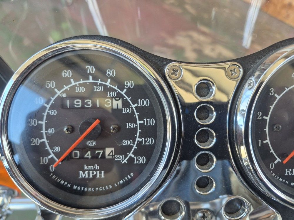 900 Triumph Adventure