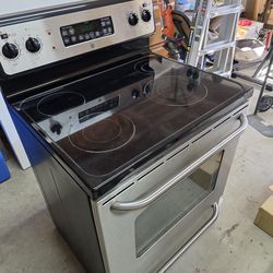 GE Electric Range/Oven combo