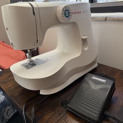 Singer - 8-Stitch Sewing Machine