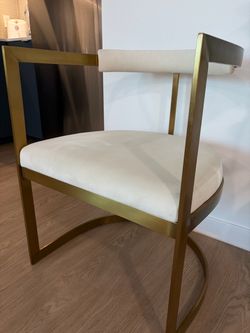 White and Gold Chair 🤍