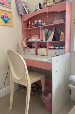 Desk girl pink