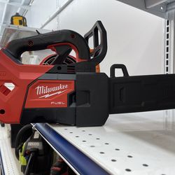 Milwaukee battery power chainsaw