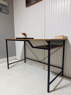 Desk, Escritorio