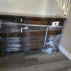 Steve Silver Royale Dresser - RY900DR