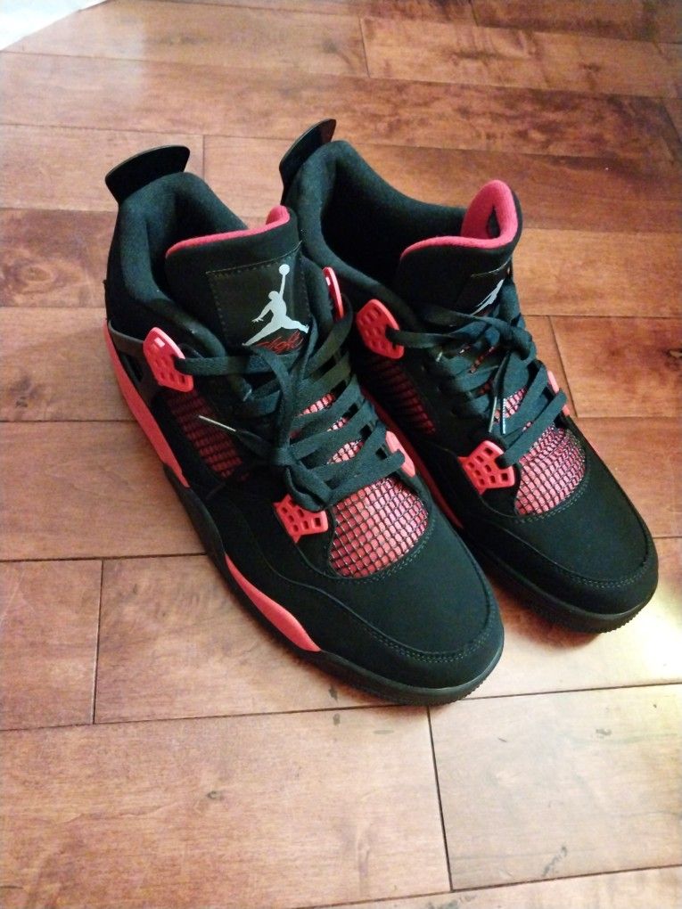 Jordan 4's Red Thunders