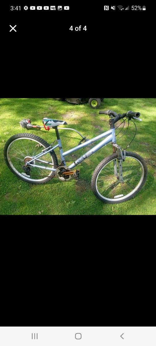 Realm Province cycle 1.0 women's mountain bike. This unit is in good condition and works great.this bike is a 26 inch bike .